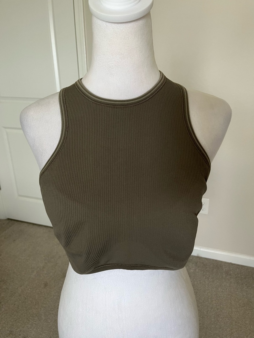 NWT Nike Skims High-Neck Ribbed Crop Top/Sports Bra in Olive Size Large
